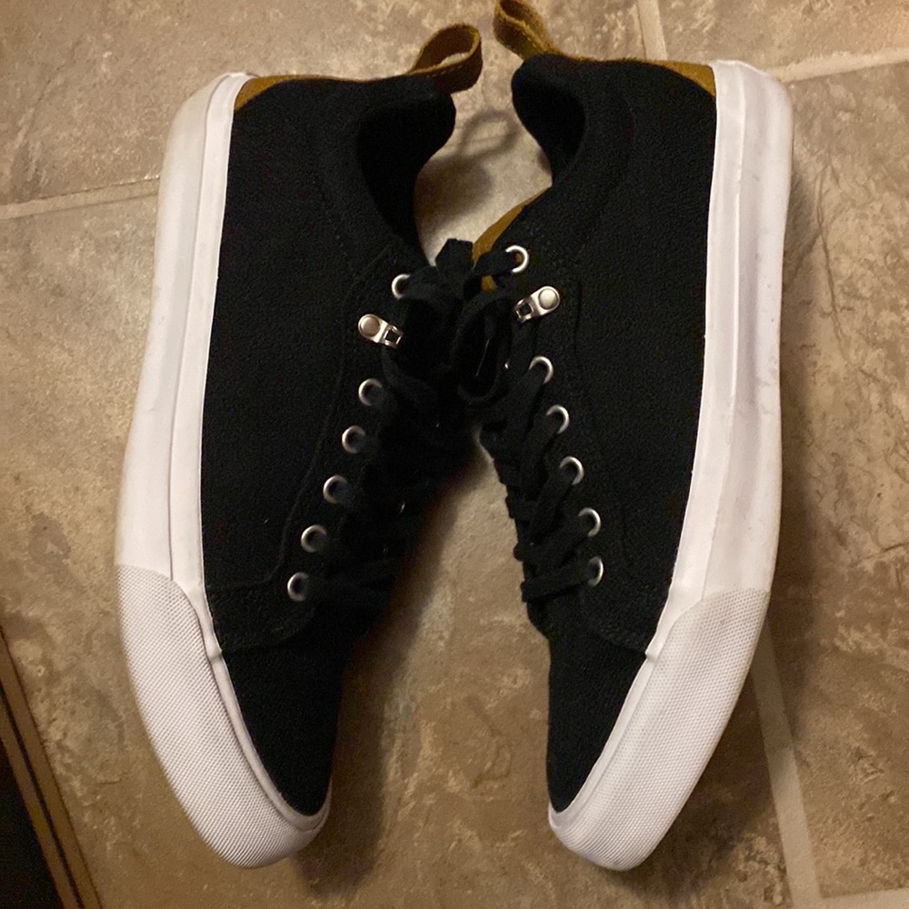 Converse - Picture 5 of 9